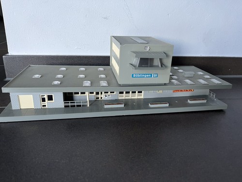 Moderner bahnhof für - bahnhof,